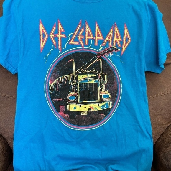 DEF Leppard Truck 🛻 Shirt - Picture 4 of 4